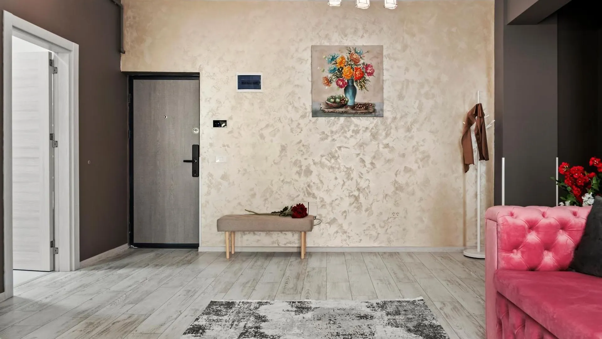 Luxury Rose Apartment Bucureşti 0*,