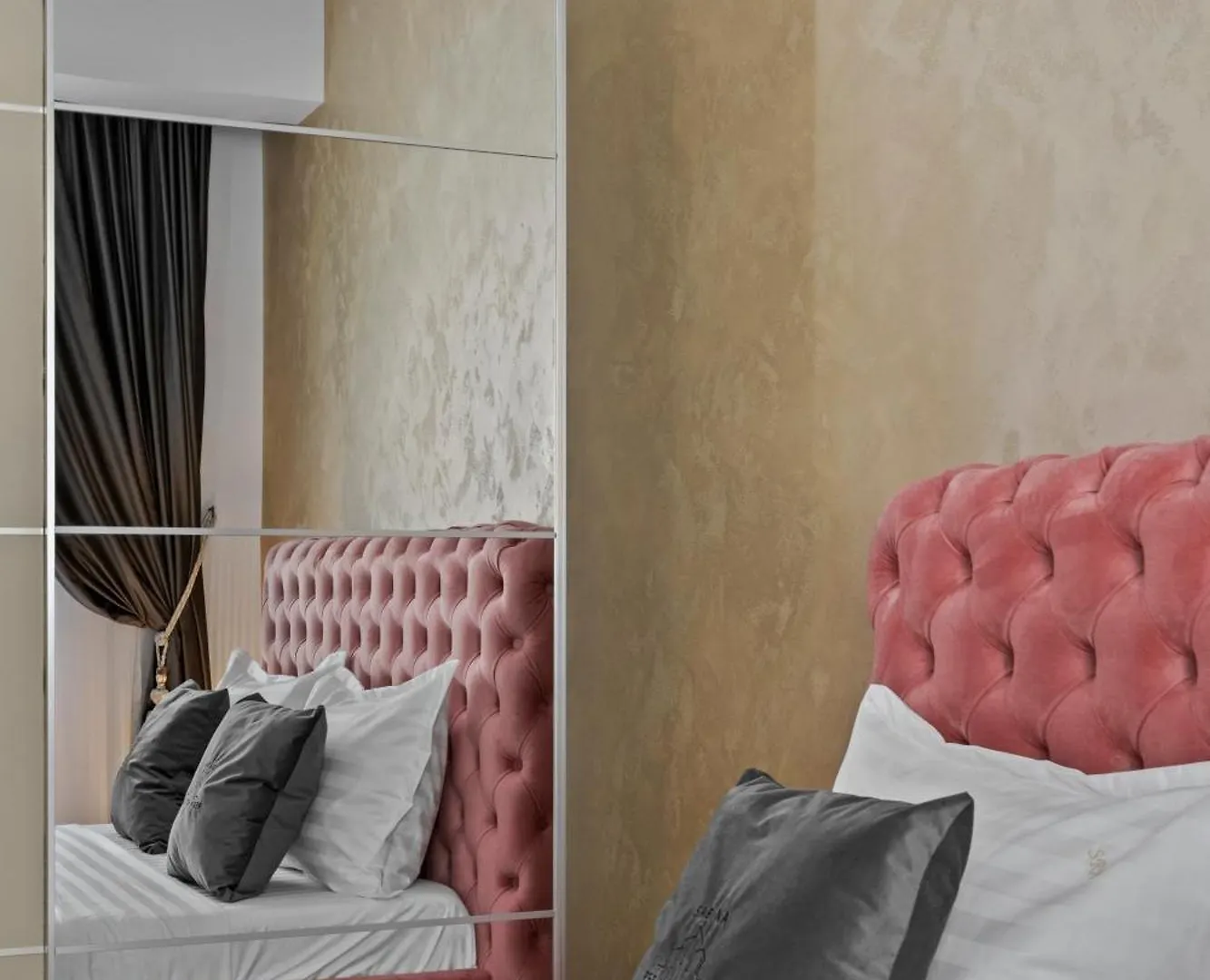 Luxury Rose Apartment Bucureşti România