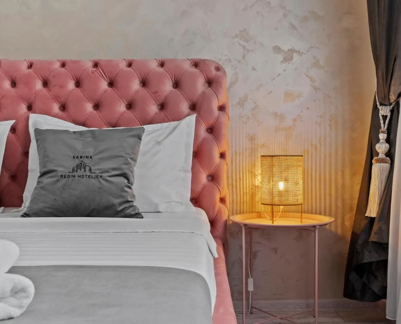 Luxury Rose Apartment Bucureşti 0*,  România