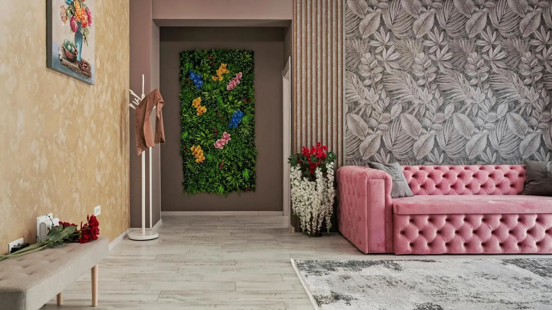 Luxury Rose Apartment Bucharest Romania