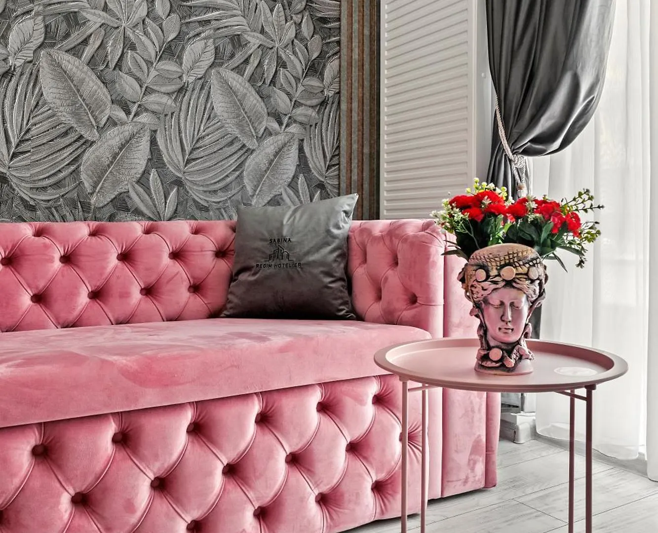 Luxury Rose Apartment Bucharest Romania