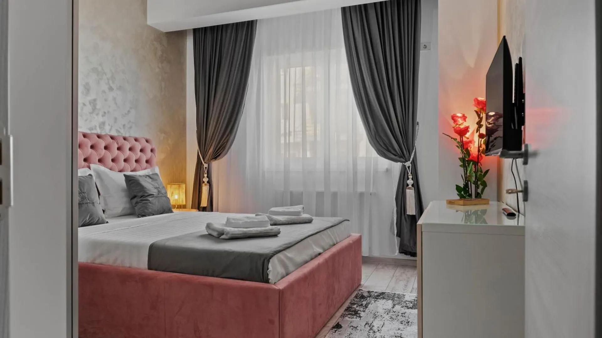 Luxury Rose Apartment Bucharest Romania