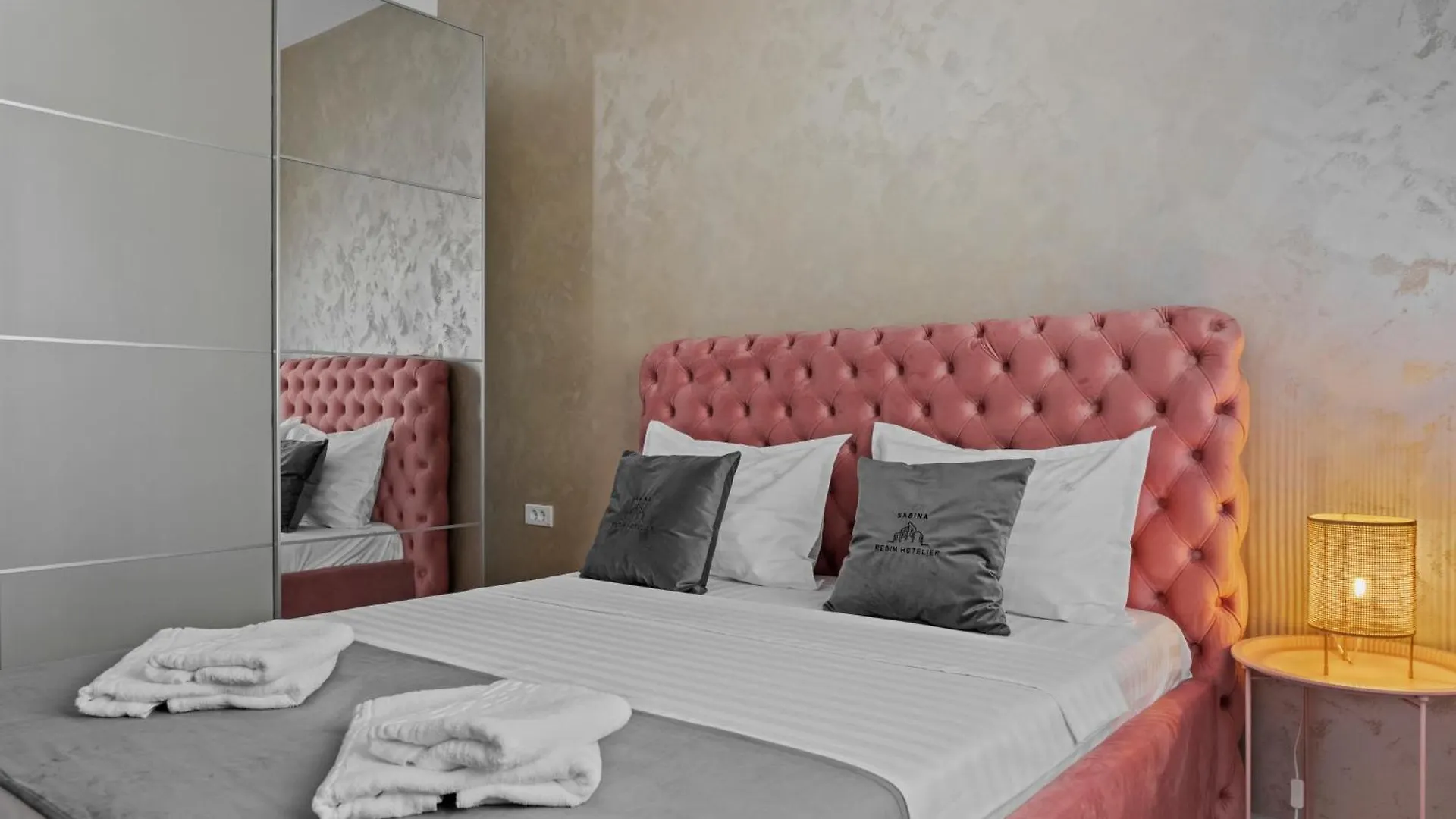 Luxury Rose Apartment Bucharest